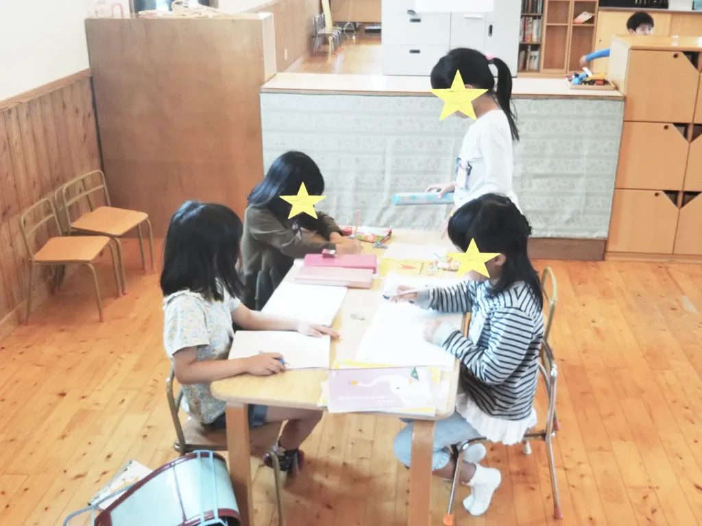 専門のスタッフが学校の宿題をサポートします。